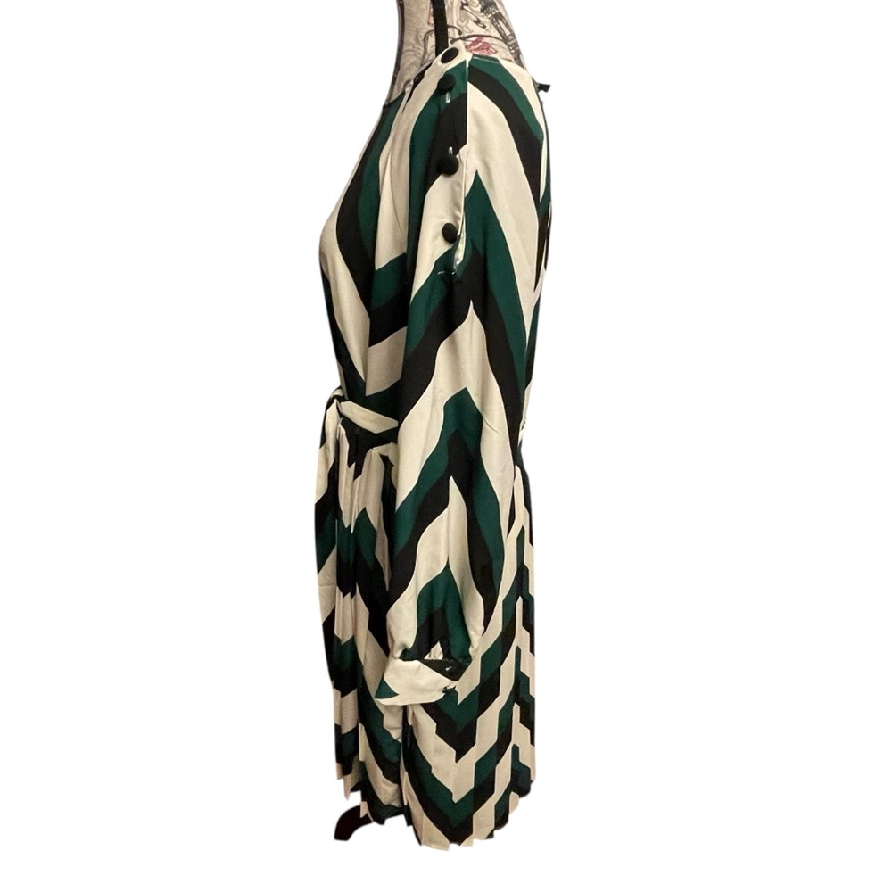 Who What Wear Chevron Long Sleeve Dress in Green and Black - Picture 2 of 7